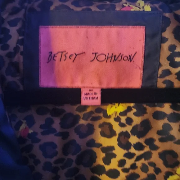 ✨️Women's Gray Faux Fur Trim Betsey Johnson Winter Jacket✨️ - Picture 4 of 7